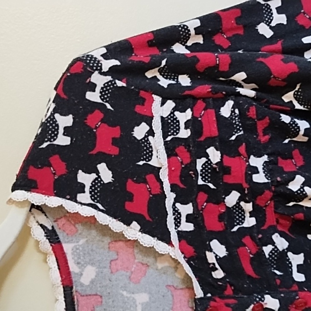 LOVELY SCOTTIE NIGHTOWN, SOFT FLANNEL, EYELET TRIM - Picture 3 of 7